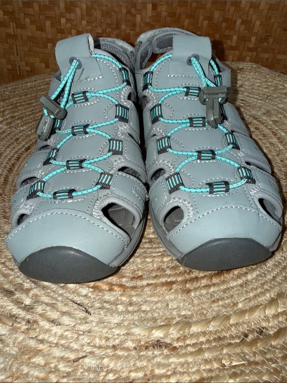 Khombu Gray Closed Toe Sport Sandals Aqua Trim Women’s Size 8 - Picture 3 of 11